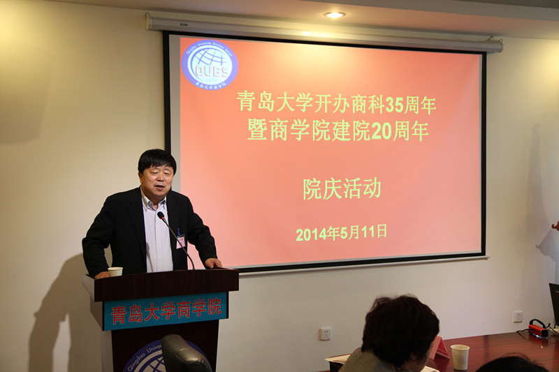 群p
校友会第二届理事会会长王磊讲话.jpg